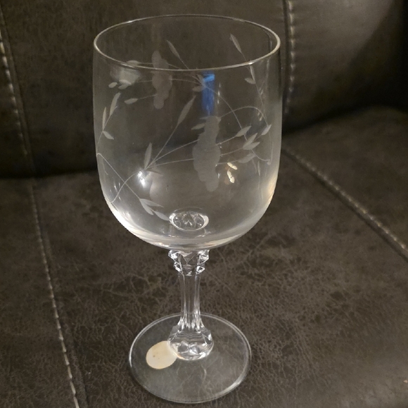 Princess House Other - Vintage Princess House Etched Floral Wine Glass- Set of 4